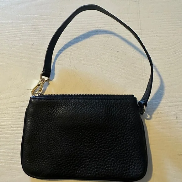 MICHAEL KORS 4x6 BLACK LEATHER JET SET WRISTLET - Picture 2 of 4